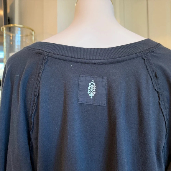 Free People Movement Women’s V Neck Over Sized Black Tee Size S - Picture 8 of 13